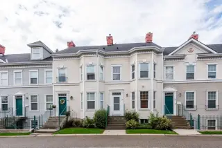 46 Prestwick Gardens SE