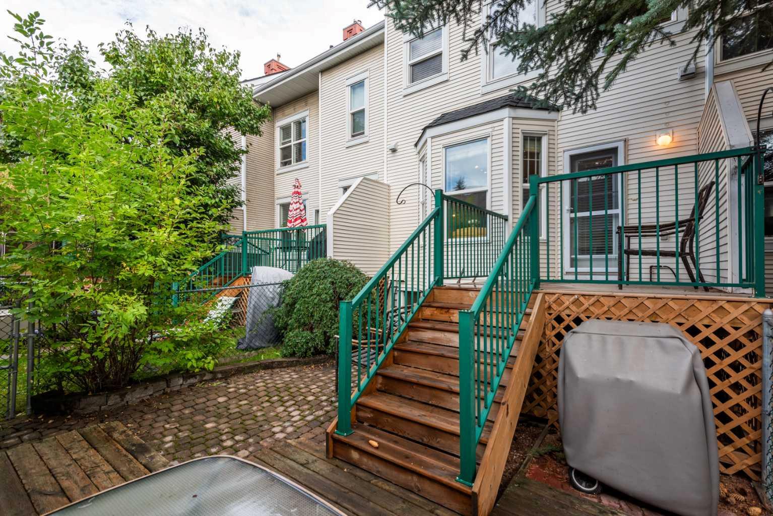 46 Prestwick Gardens SE