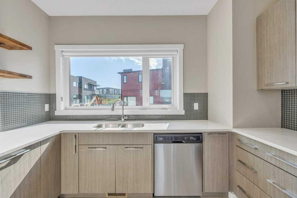 903, 218 Sherwood Square NW