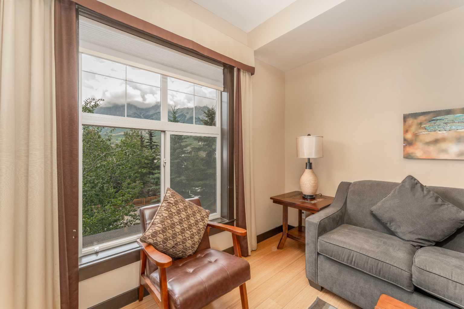 211C, 1818 Mountain Avenue 