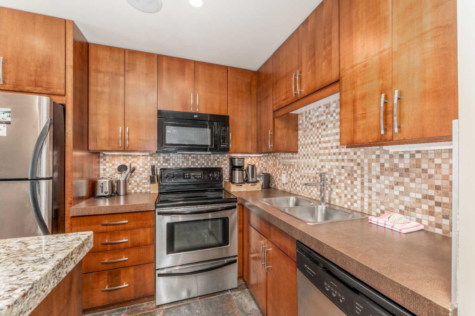 211C, 1818 Mountain Avenue 