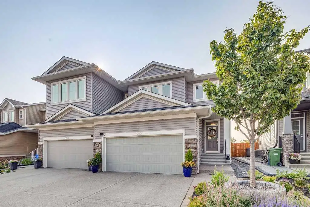 212 Evansglen Close NW
