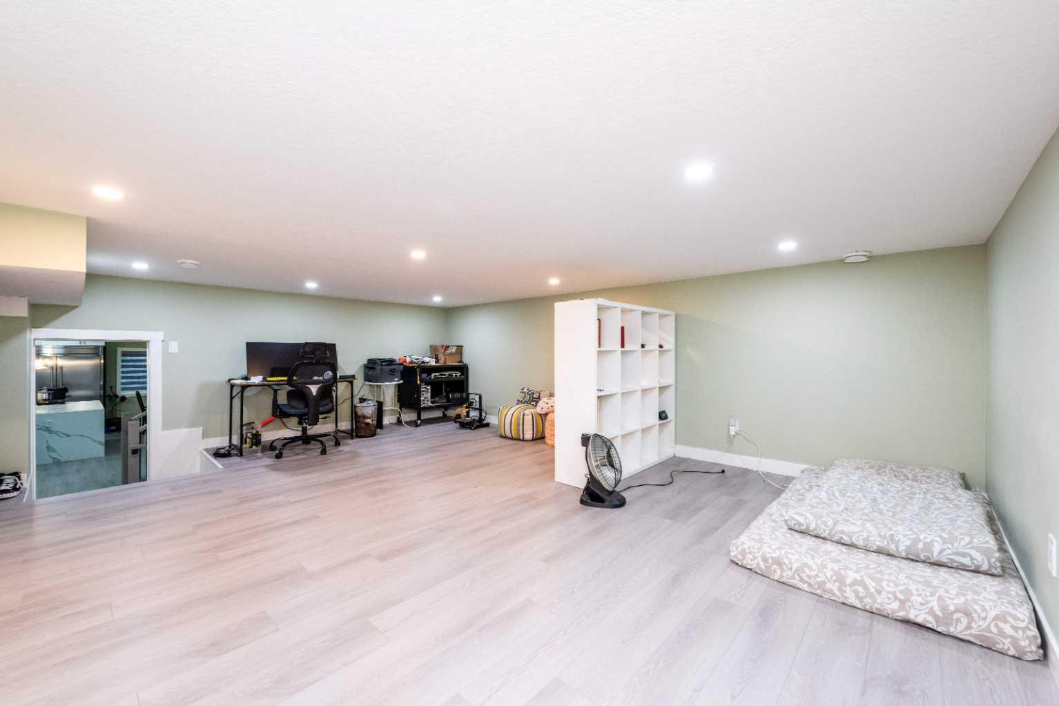 6 Strathridge Lane SW