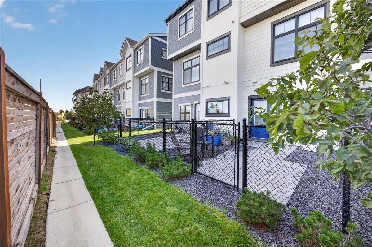 213 Les Jardins Park SE