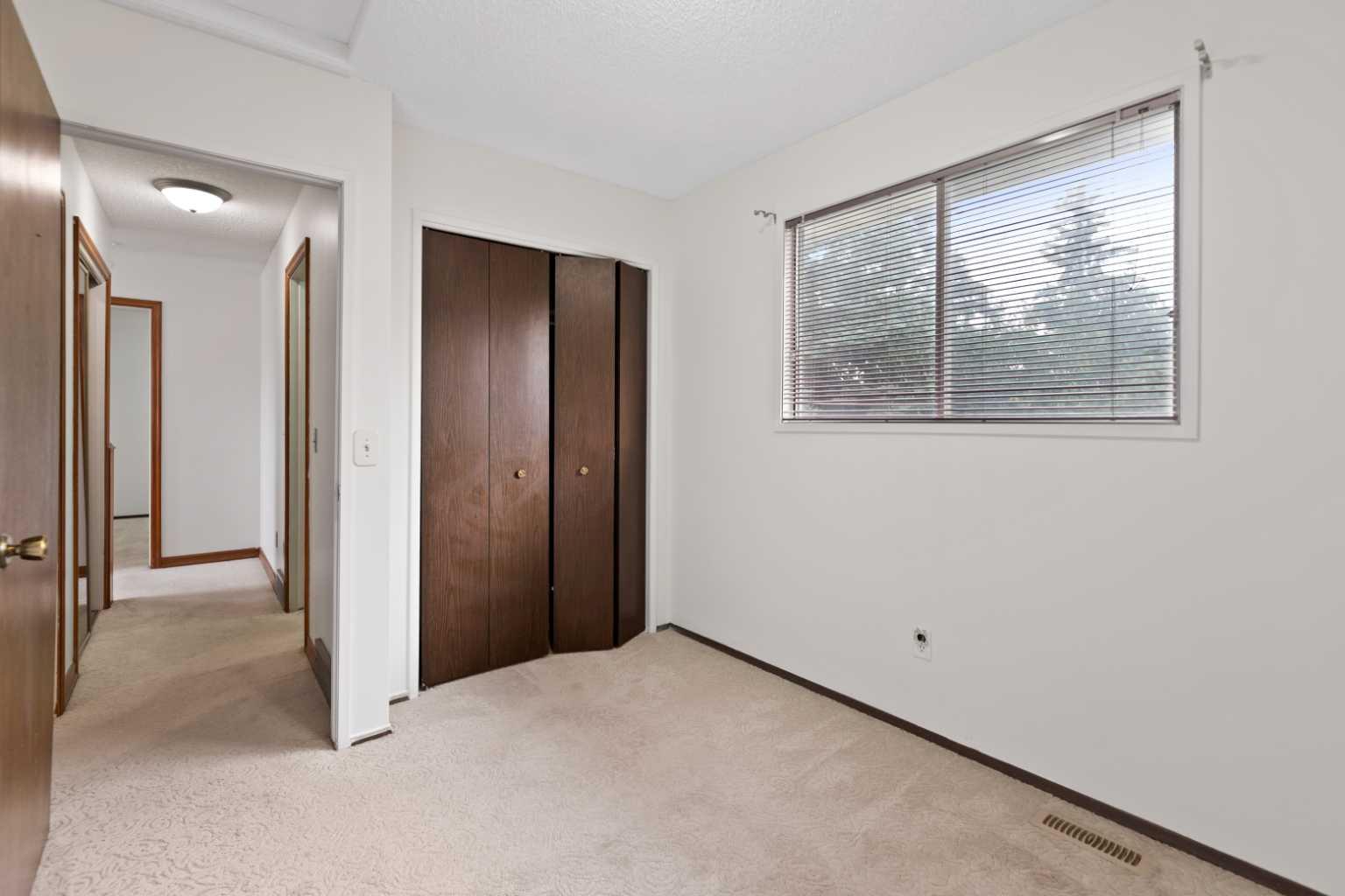 51 castlebury Way NE