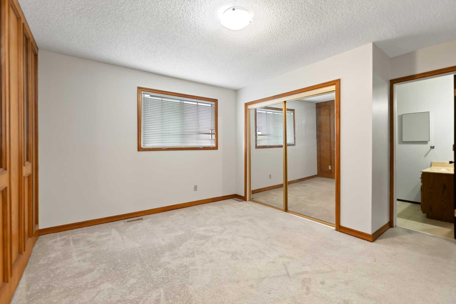 51 castlebury Way NE