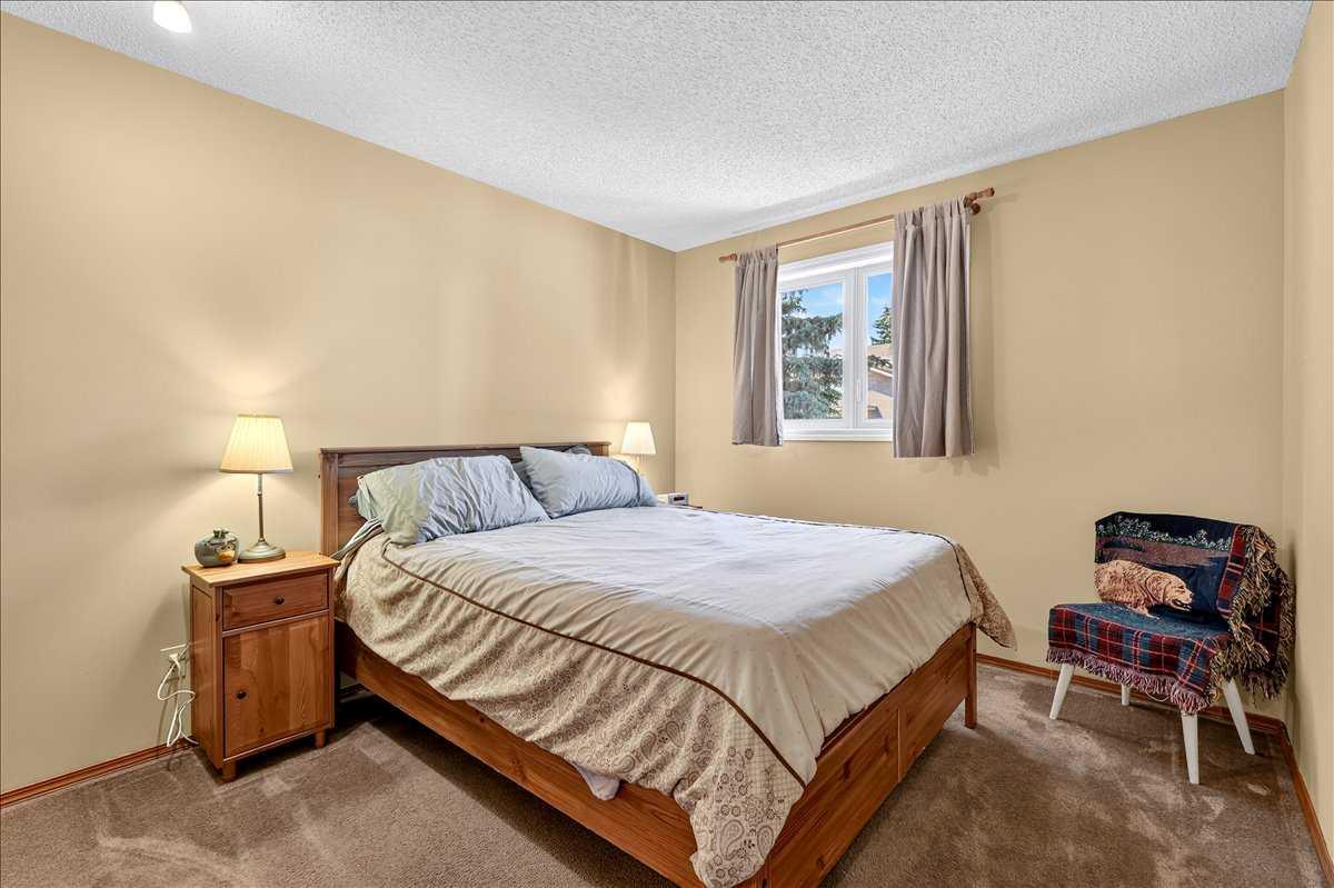 14 Hawkdale Gate NW