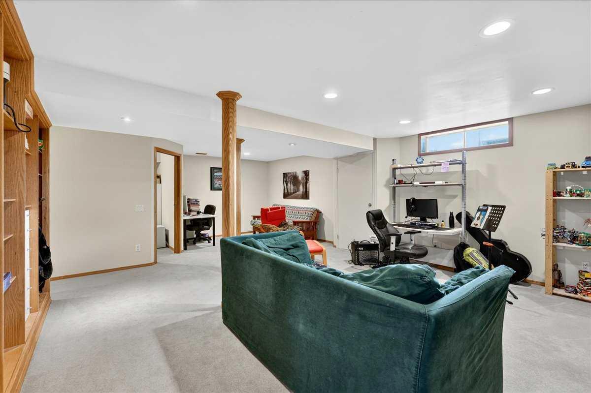 14 Hawkdale Gate NW