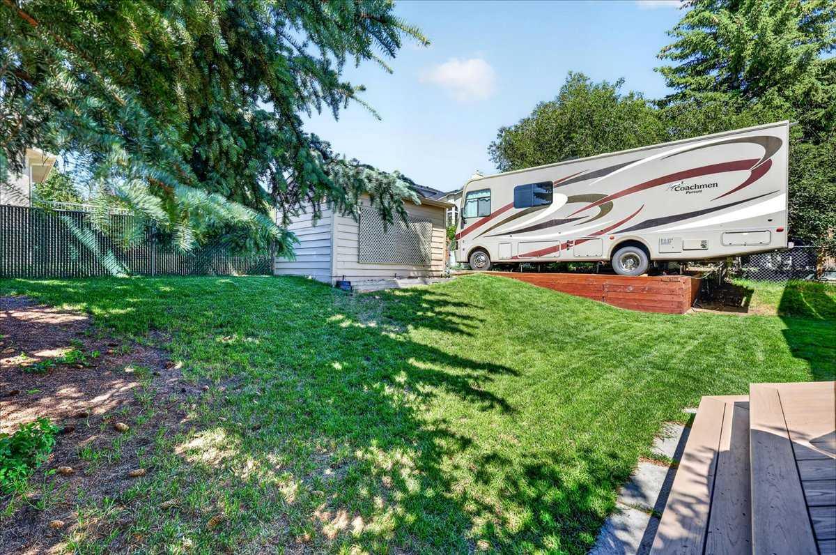 14 Hawkdale Gate NW