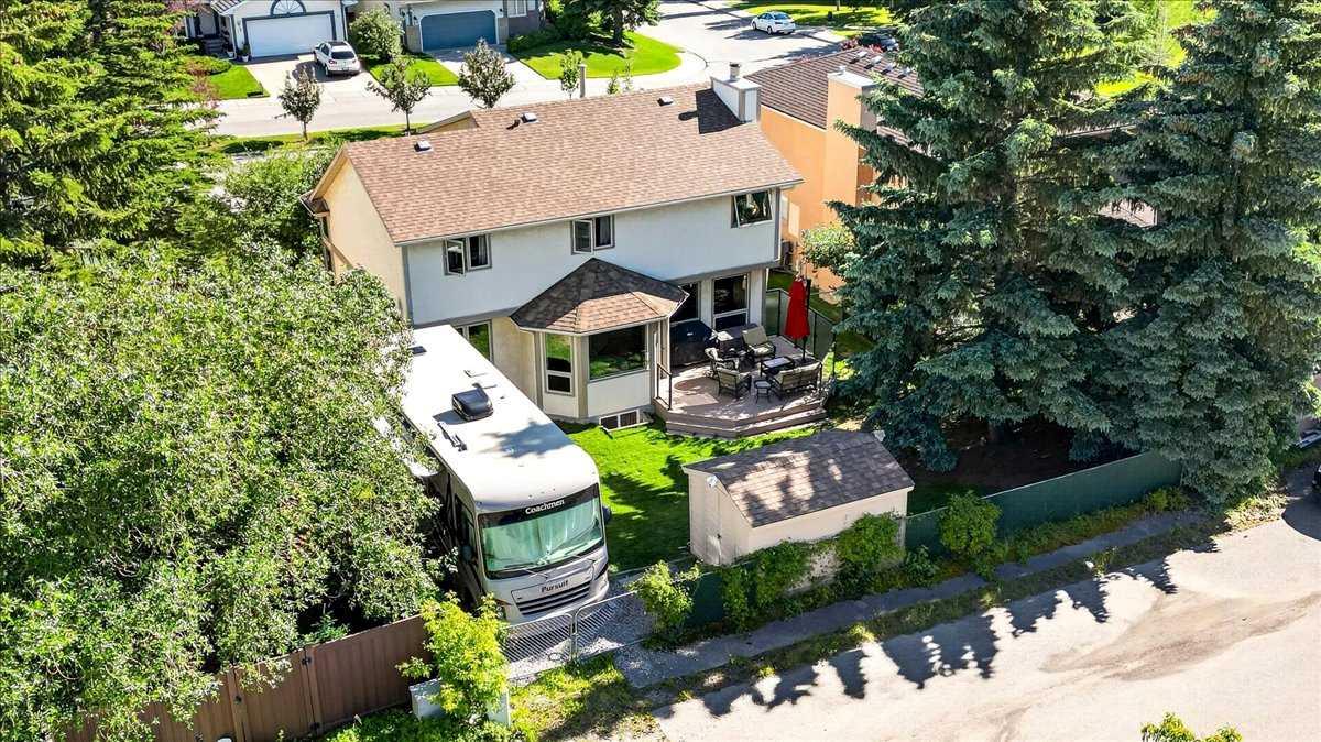 14 Hawkdale Gate NW