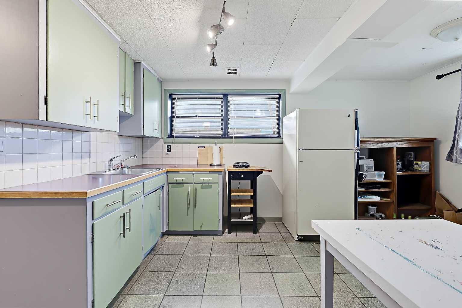 3 Creston Crescent NW