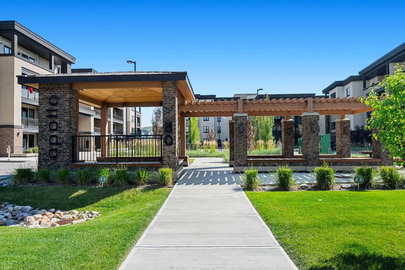 3308, 80 Greenbriar Place NW