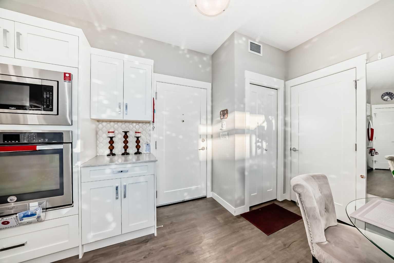 405, 10 Walgrove  SE