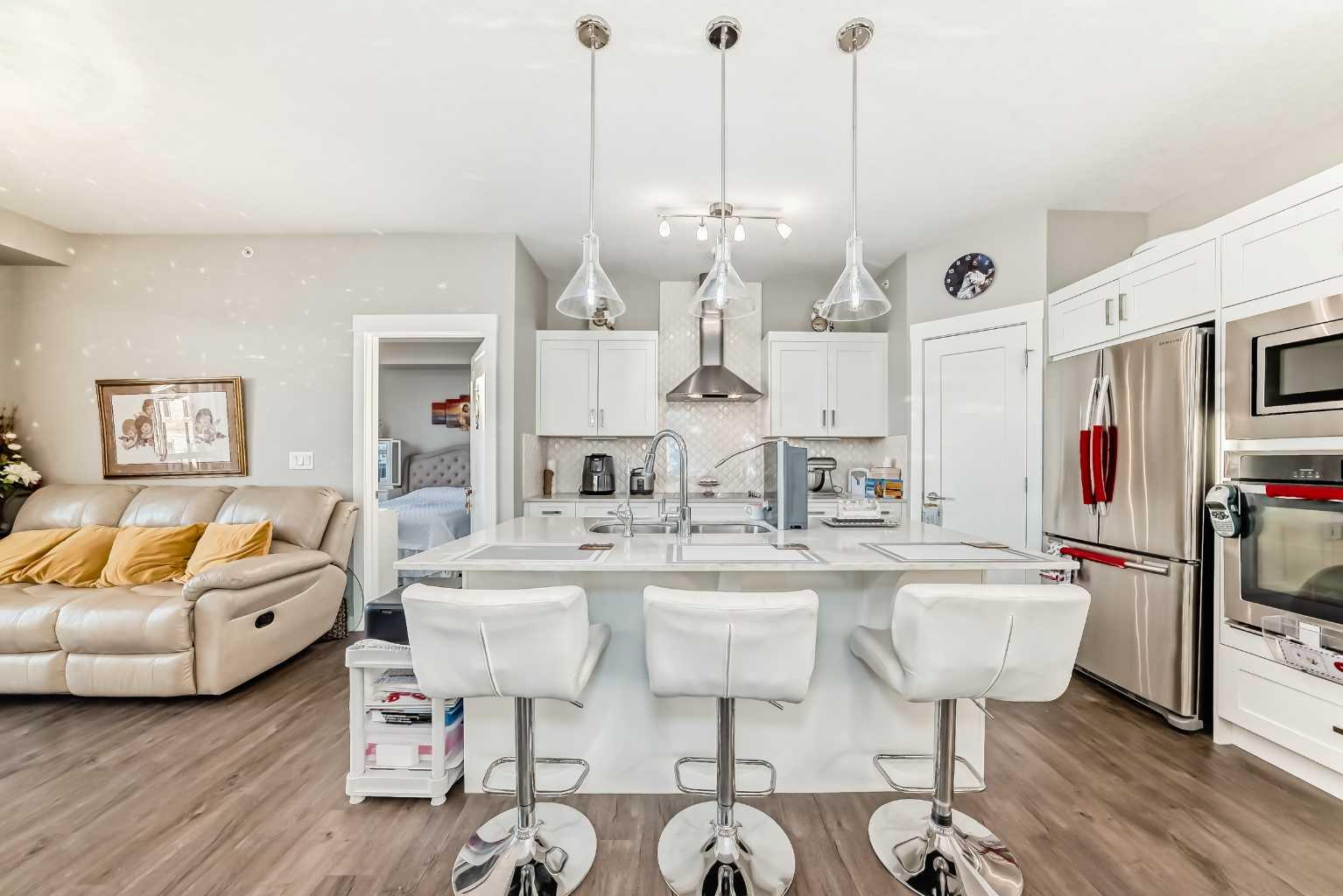 405, 10 Walgrove  SE
