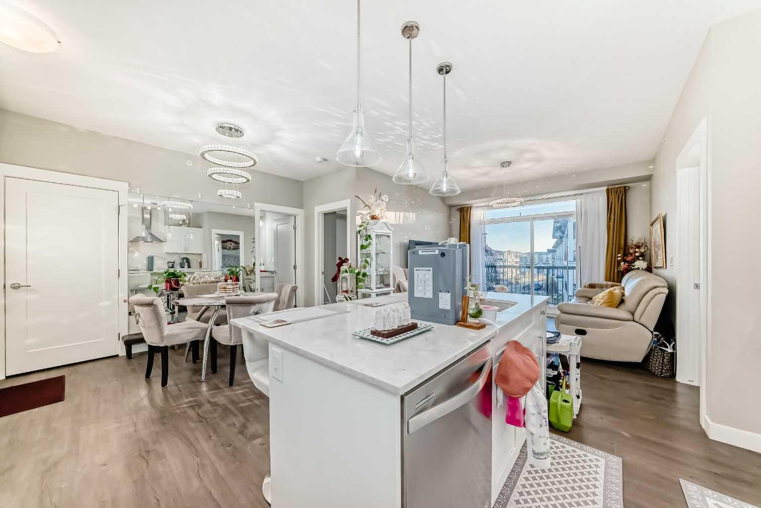 405, 10 Walgrove  SE