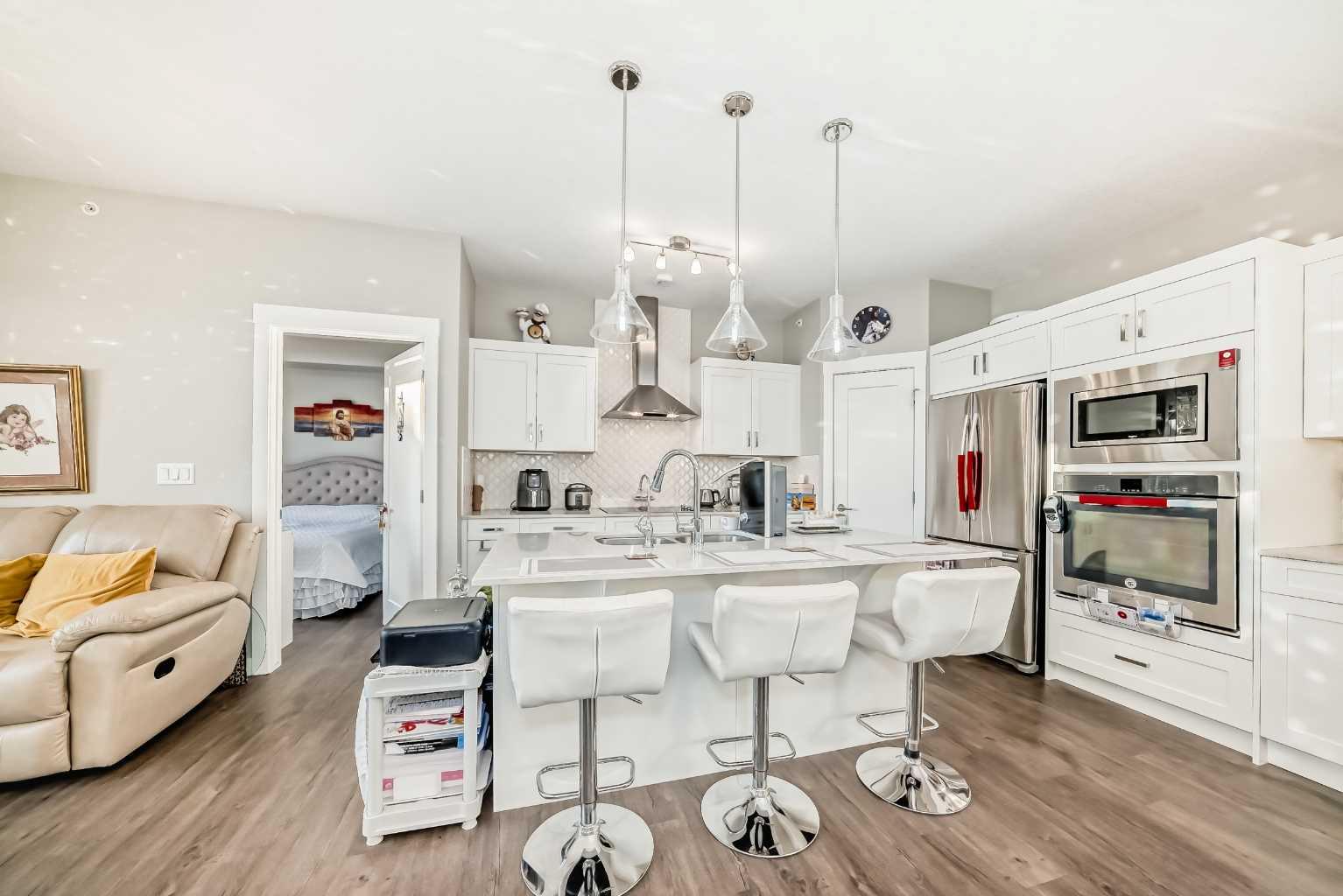 405, 10 Walgrove  SE