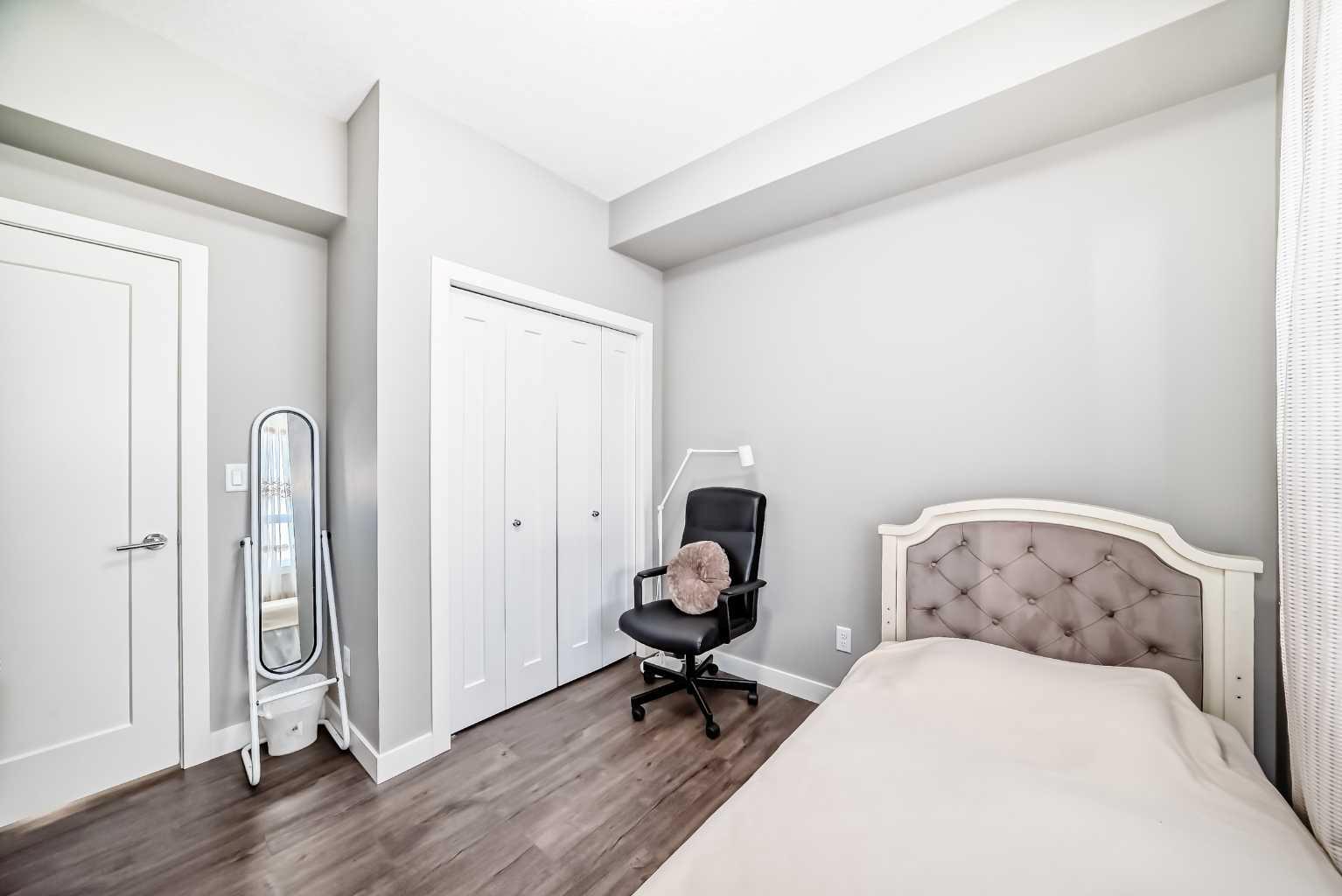 405, 10 Walgrove  SE