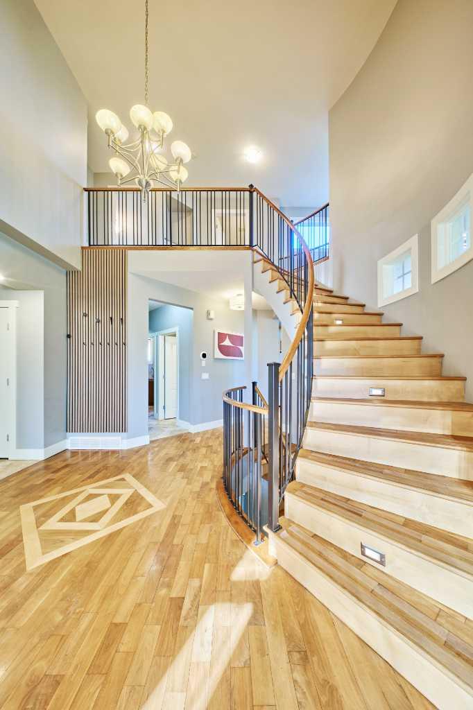 32 Evercreek Bluffs Crescent SW