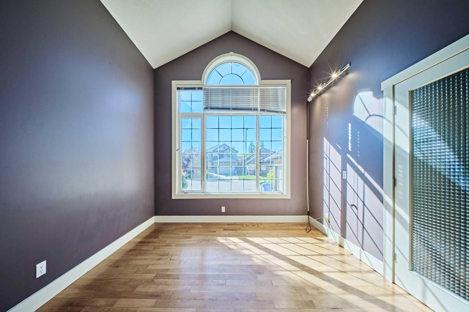 32 Evercreek Bluffs Crescent SW