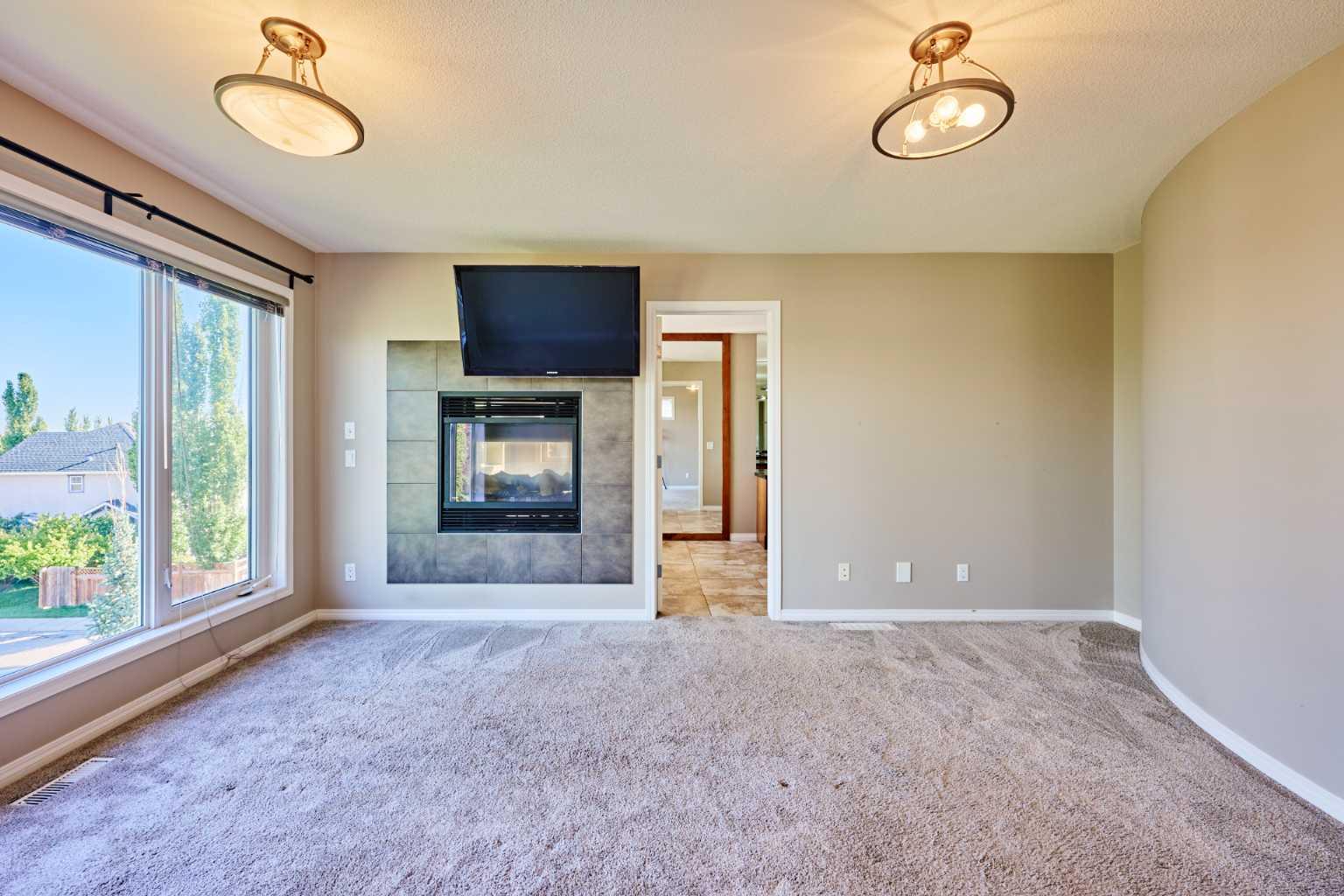 32 Evercreek Bluffs Crescent SW
