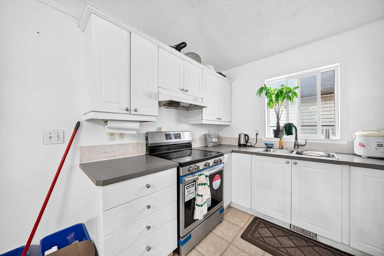 1062 Bridlemeadows Manor SW
