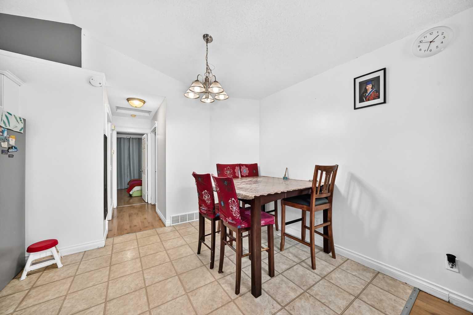 1062 Bridlemeadows Manor SW