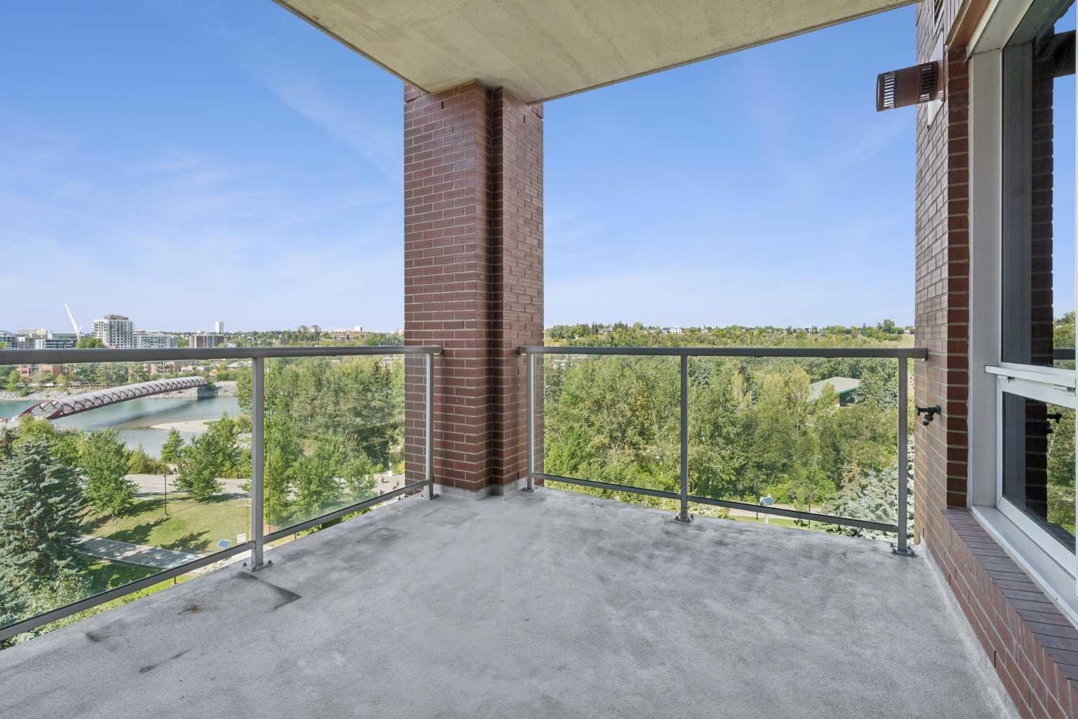 802, 690 Princeton Way SW
