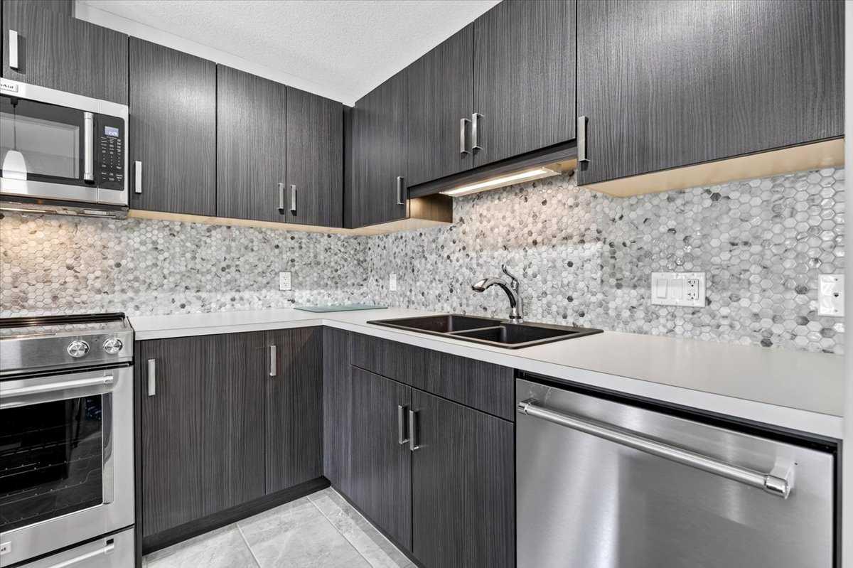 2308, 10 Market Boulevard SE