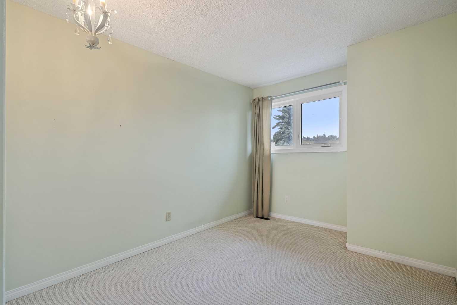 40 Edgemont Estates Road NW