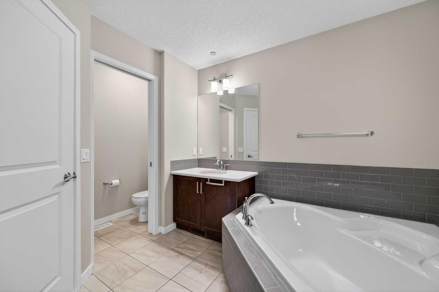 15 Fireside Crescent 