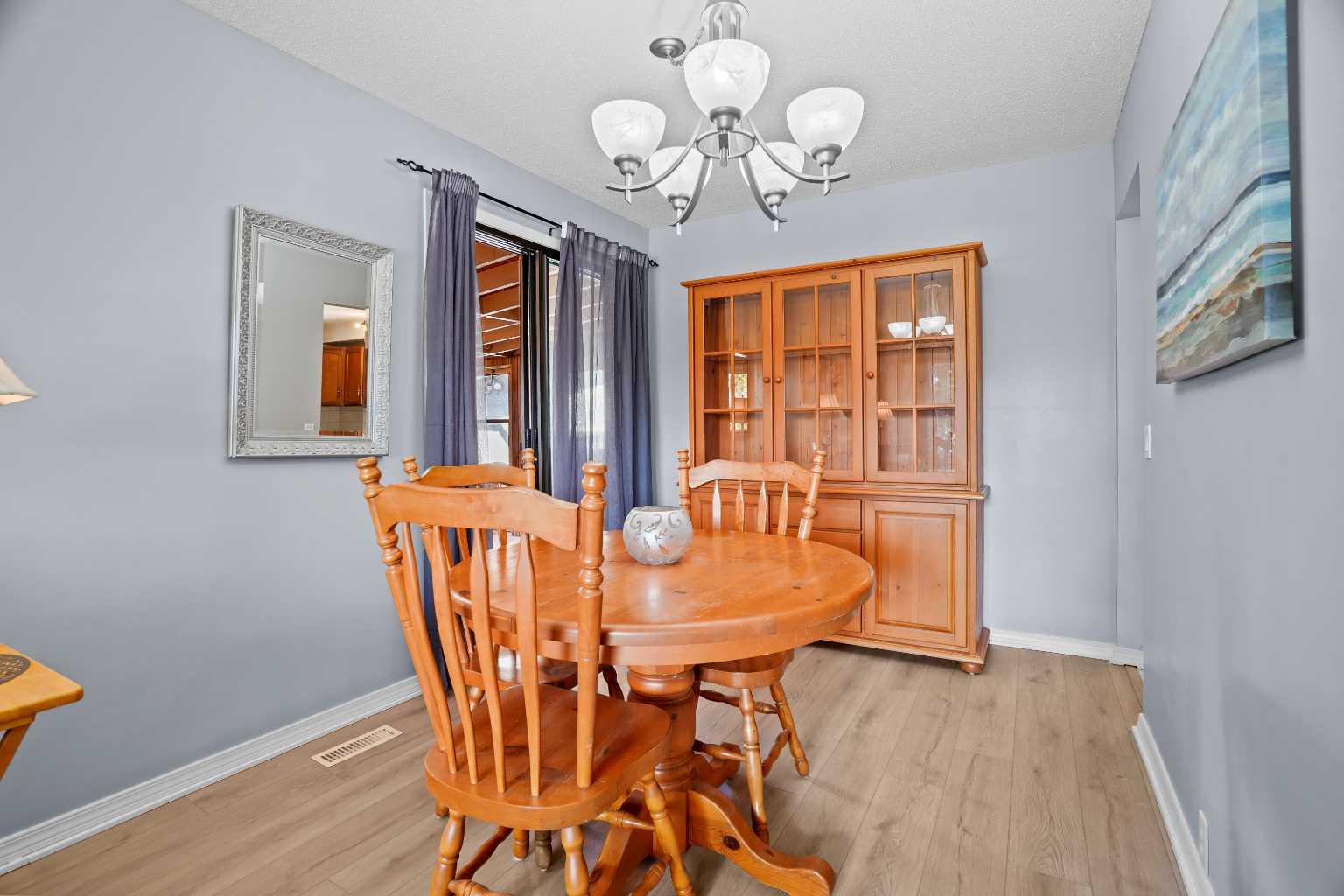 147 Manora Hill NE