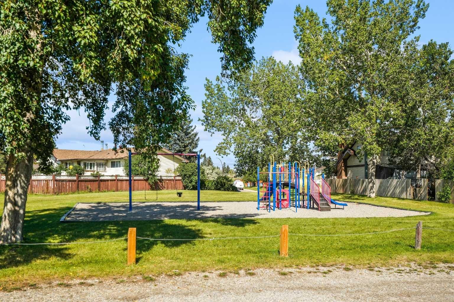 147 Manora Hill NE
