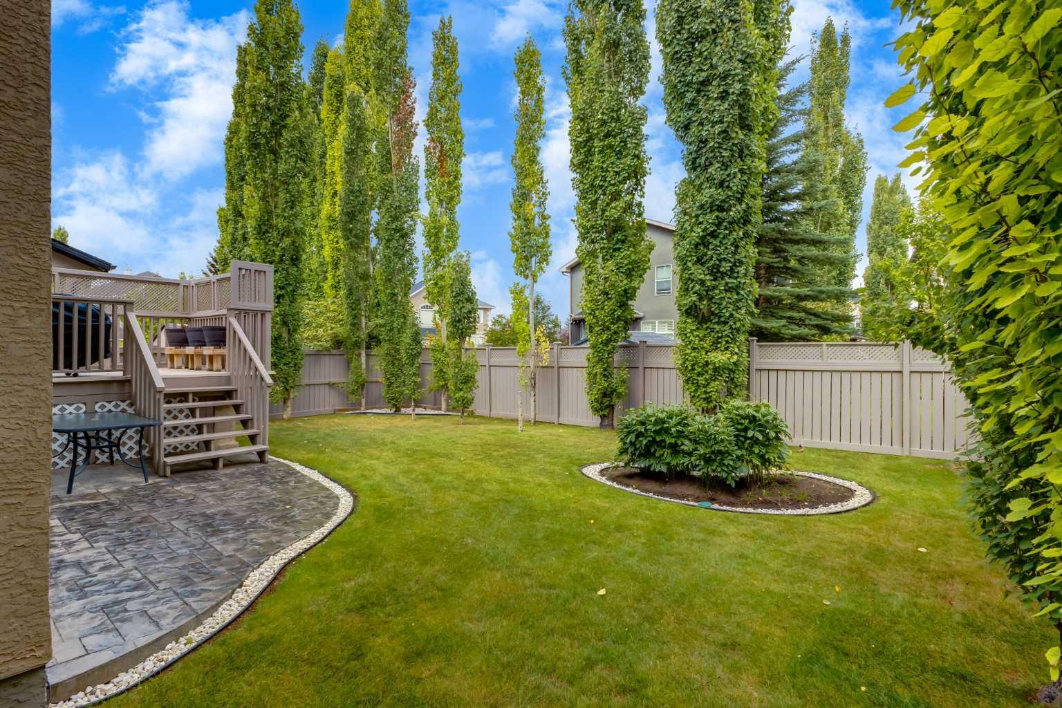 133 Strathlea Court SW
