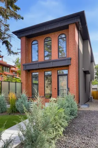 1902 13 Street SW