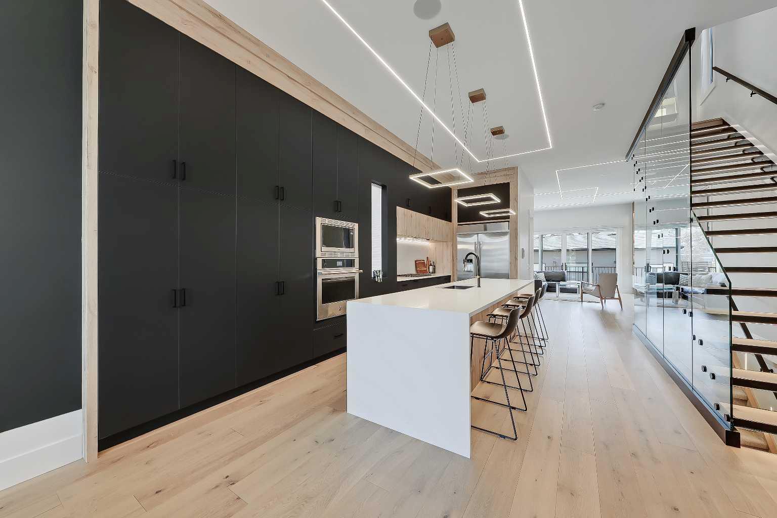 1902 13 Street SW