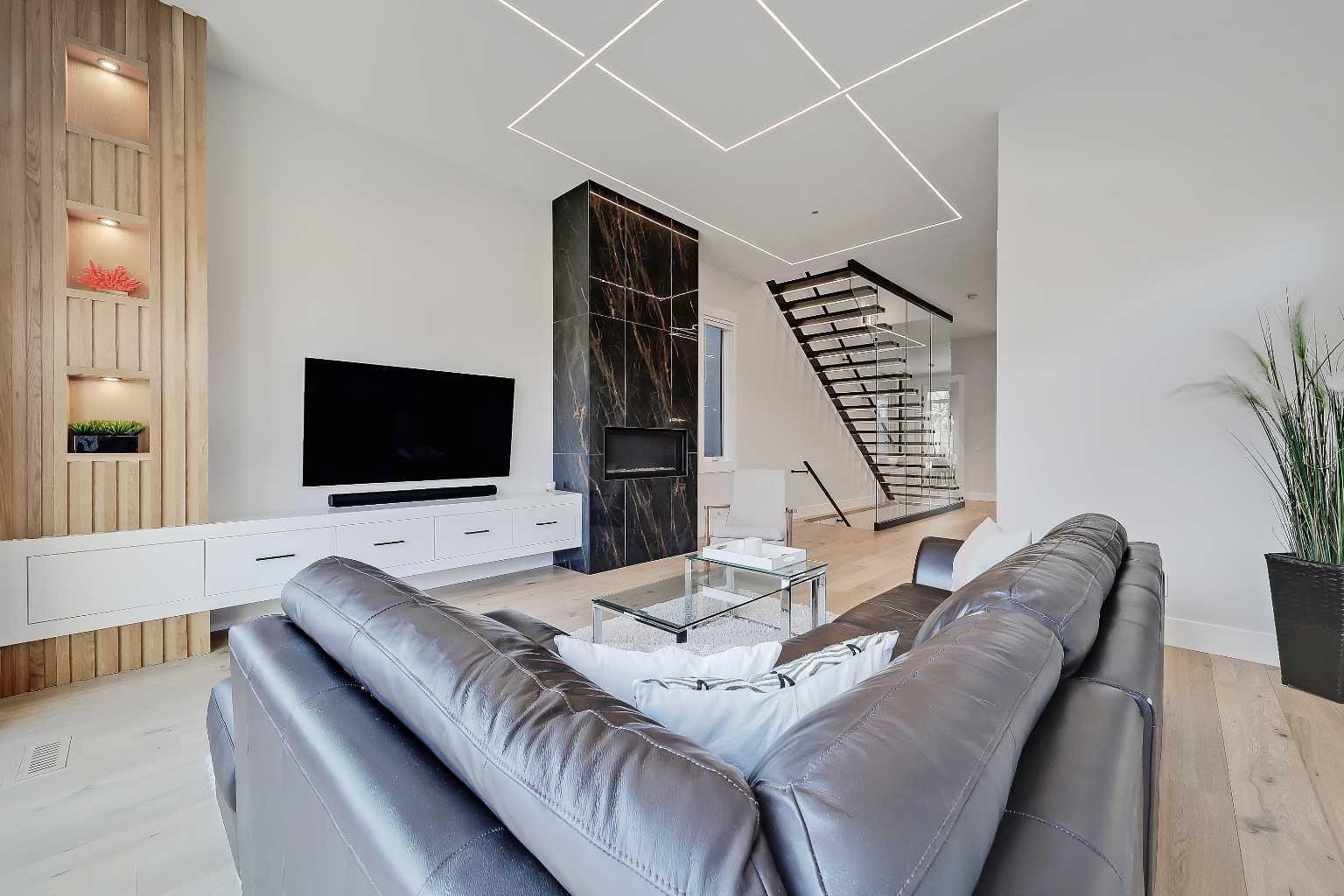 1902 13 Street SW