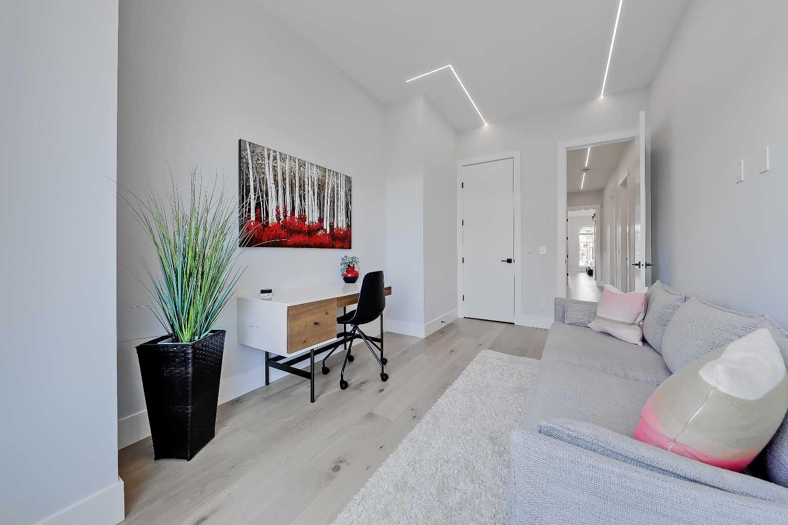 1902 13 Street SW