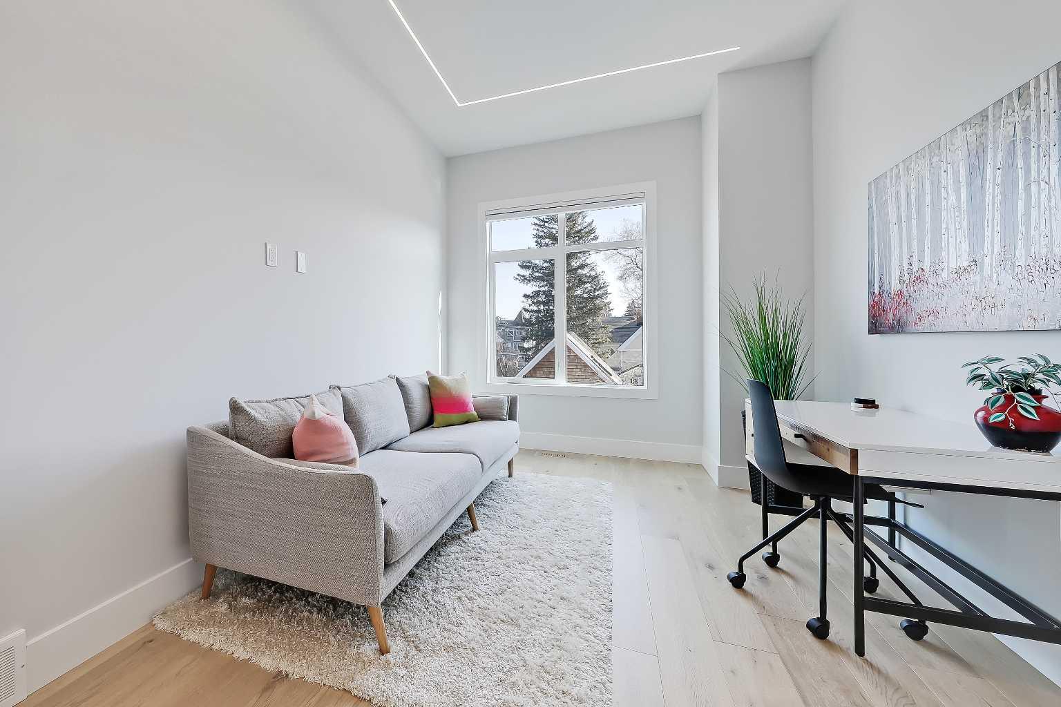 1902 13 Street SW