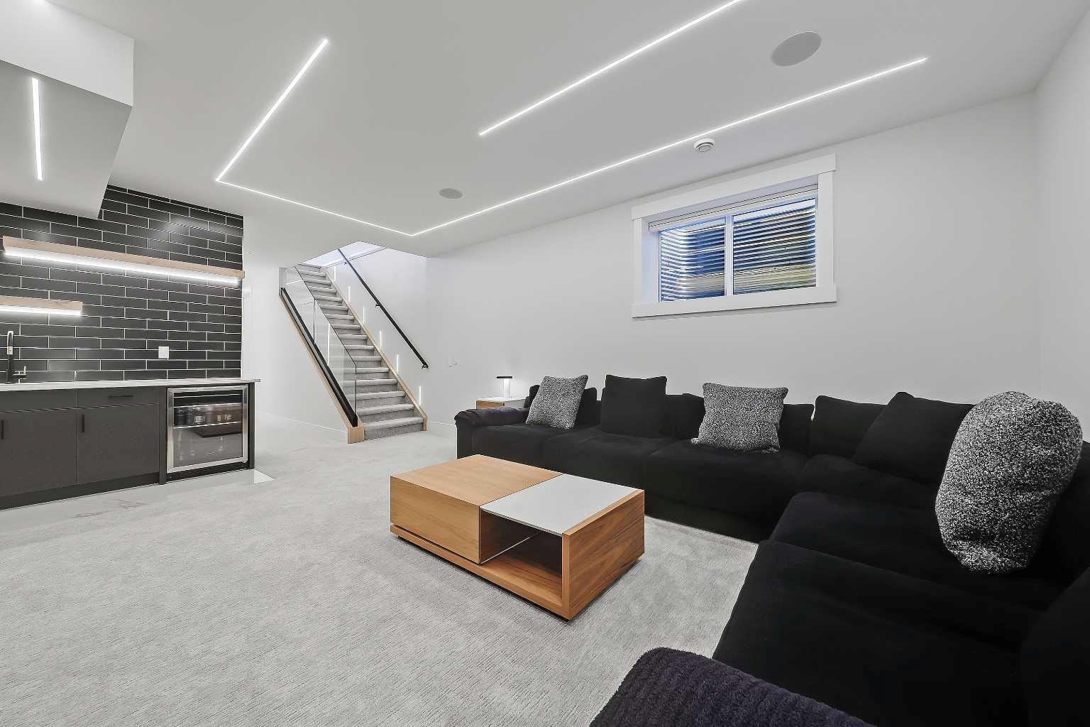 1902 13 Street SW