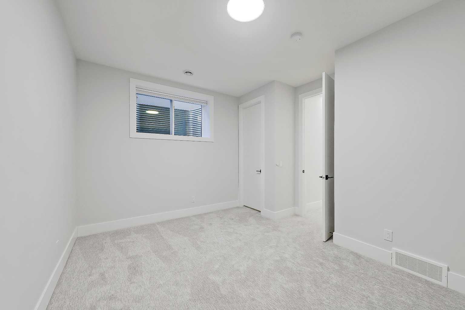 1902 13 Street SW