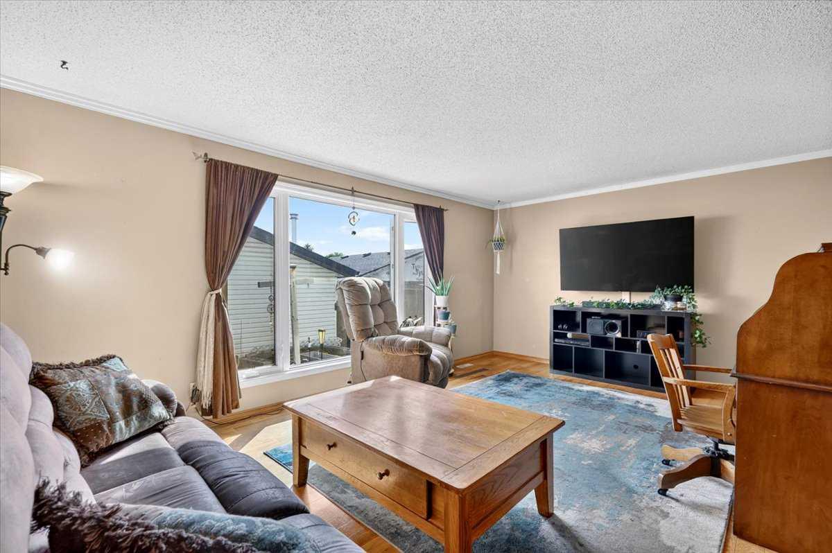 41 Templeson Crescent NE