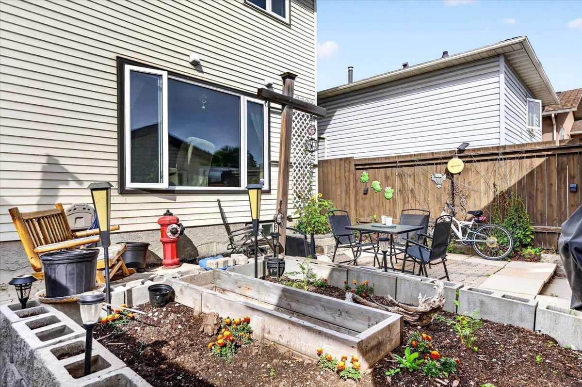 41 Templeson Crescent NE