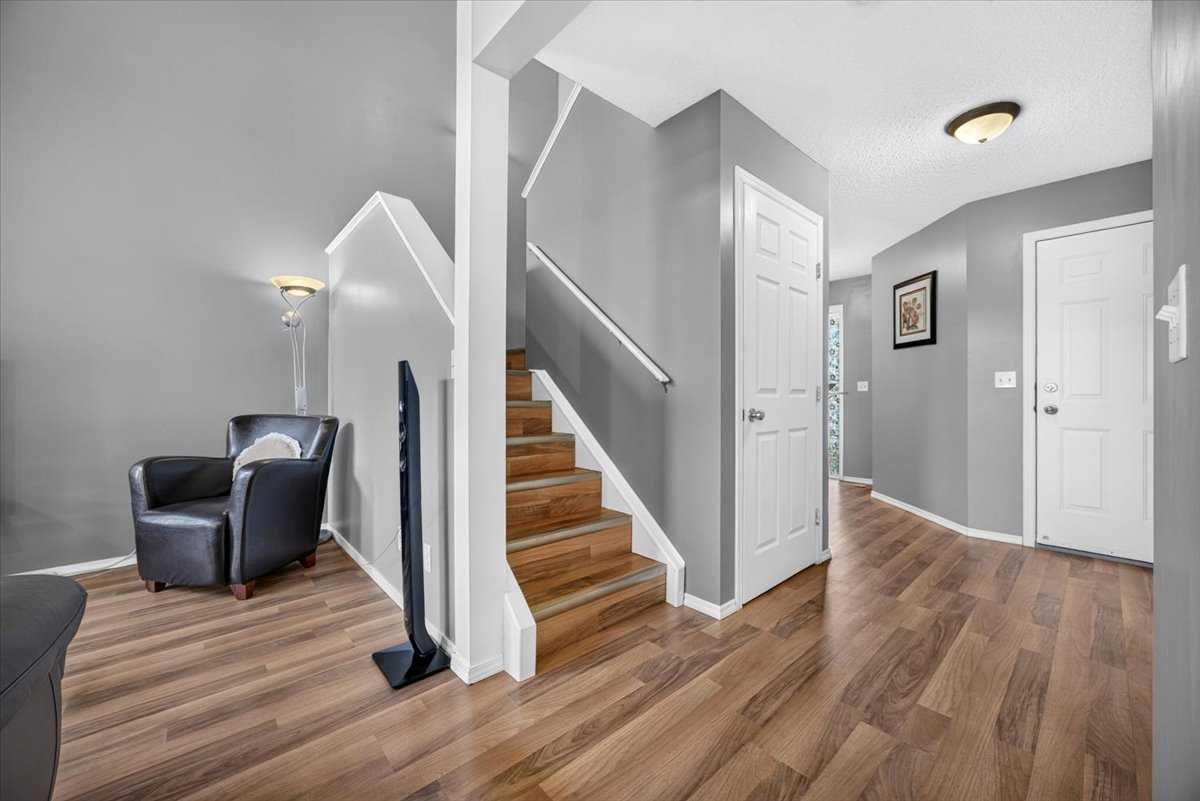 113 Canoe Square SW