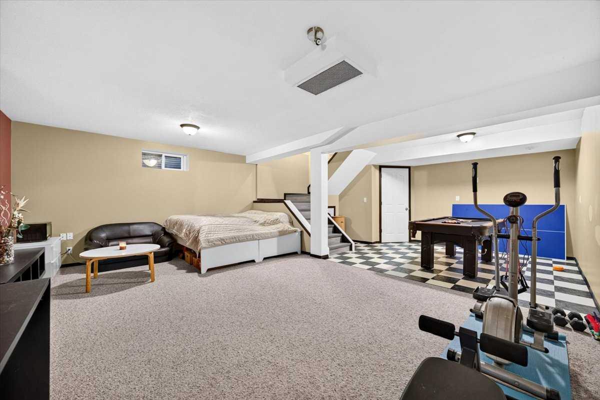 113 Canoe Square SW
