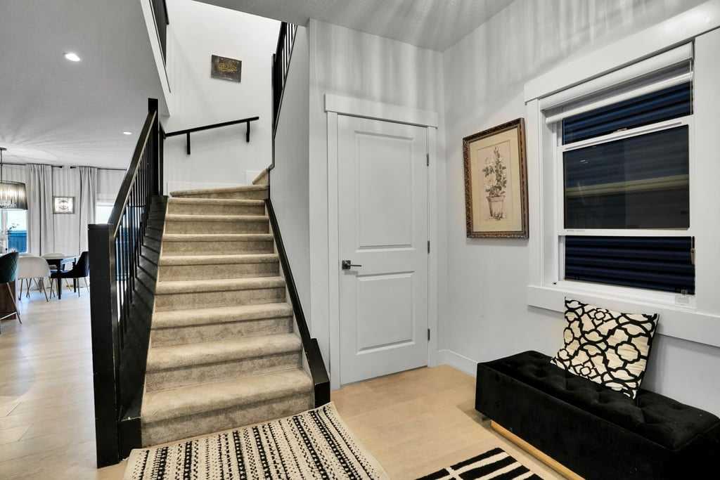 145 Corner Meadows Way NE