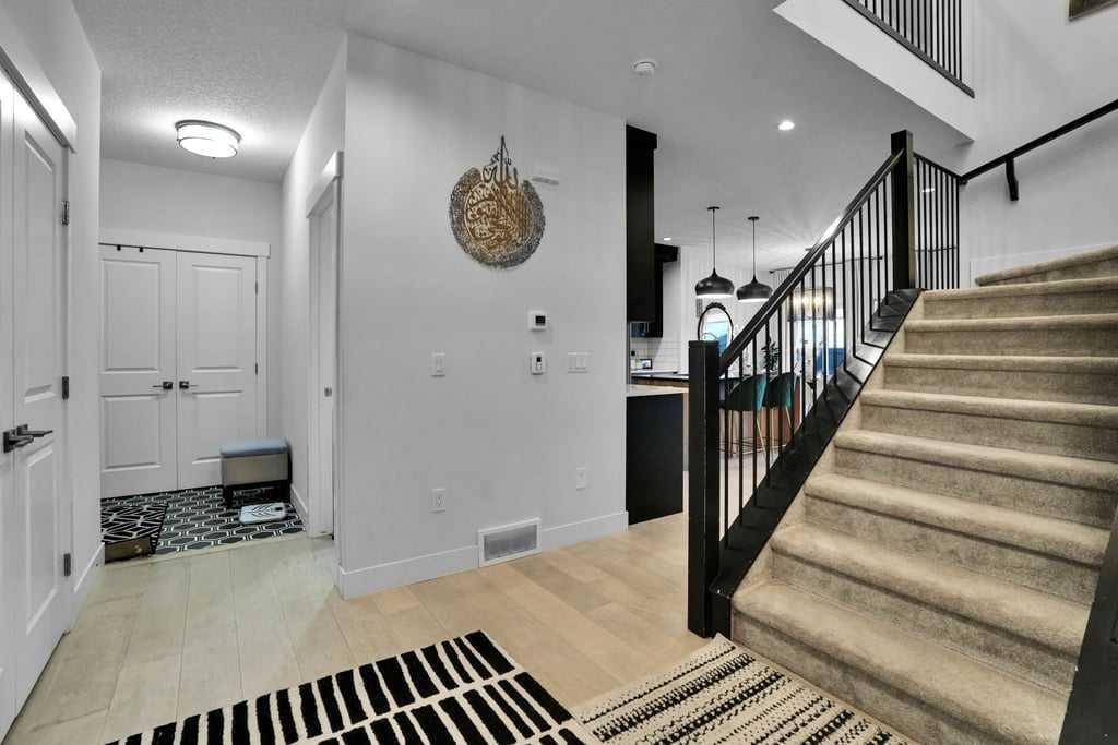 145 Corner Meadows Way NE