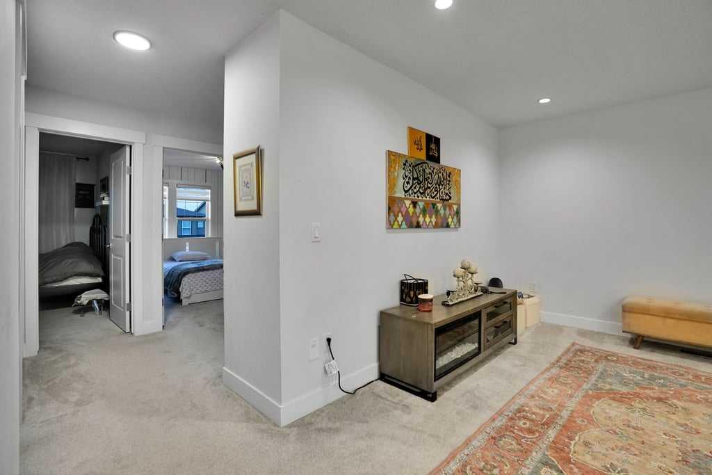 145 Corner Meadows Way NE
