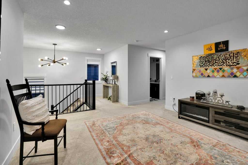 145 Corner Meadows Way NE