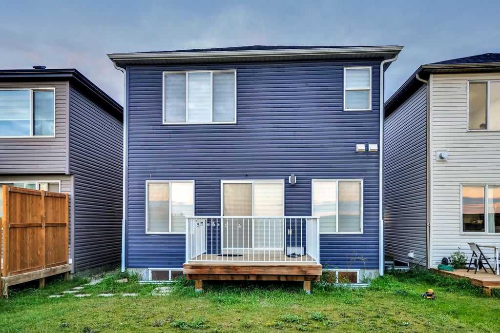 145 Corner Meadows Way NE