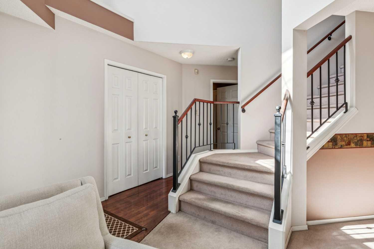 40 Country Hills Bay NW